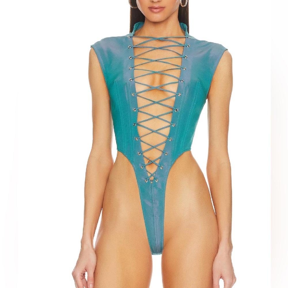 LaQuan Smith Lace Up Bodysuit!
